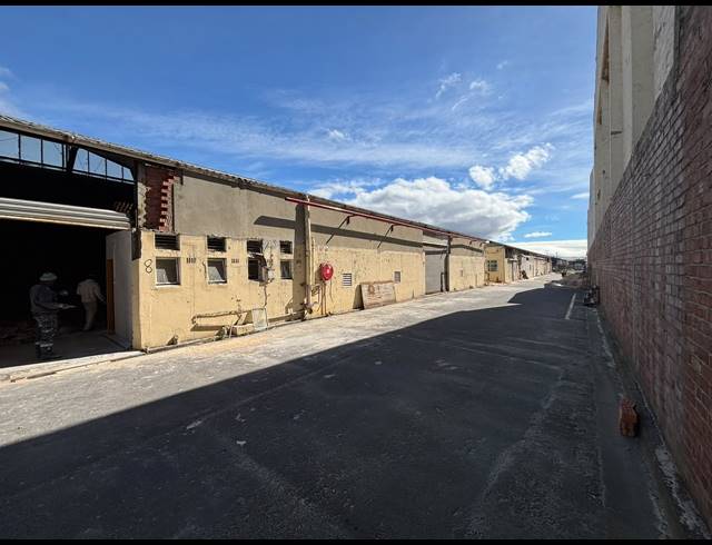 210M² WAREHOUSE TO LET IN EPPING INDUSTRIAL